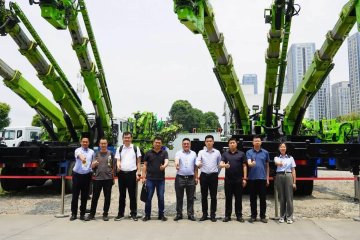 中鐵十一局五公司物資設(shè)備部長陳林一行蒞臨藍(lán)海智能考察交流